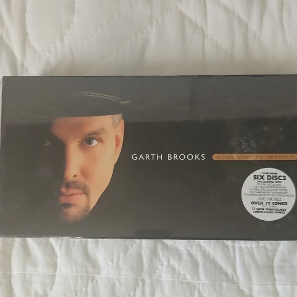 Garth Brooks Limited Series CD Box Set - Picture 1 of 5
